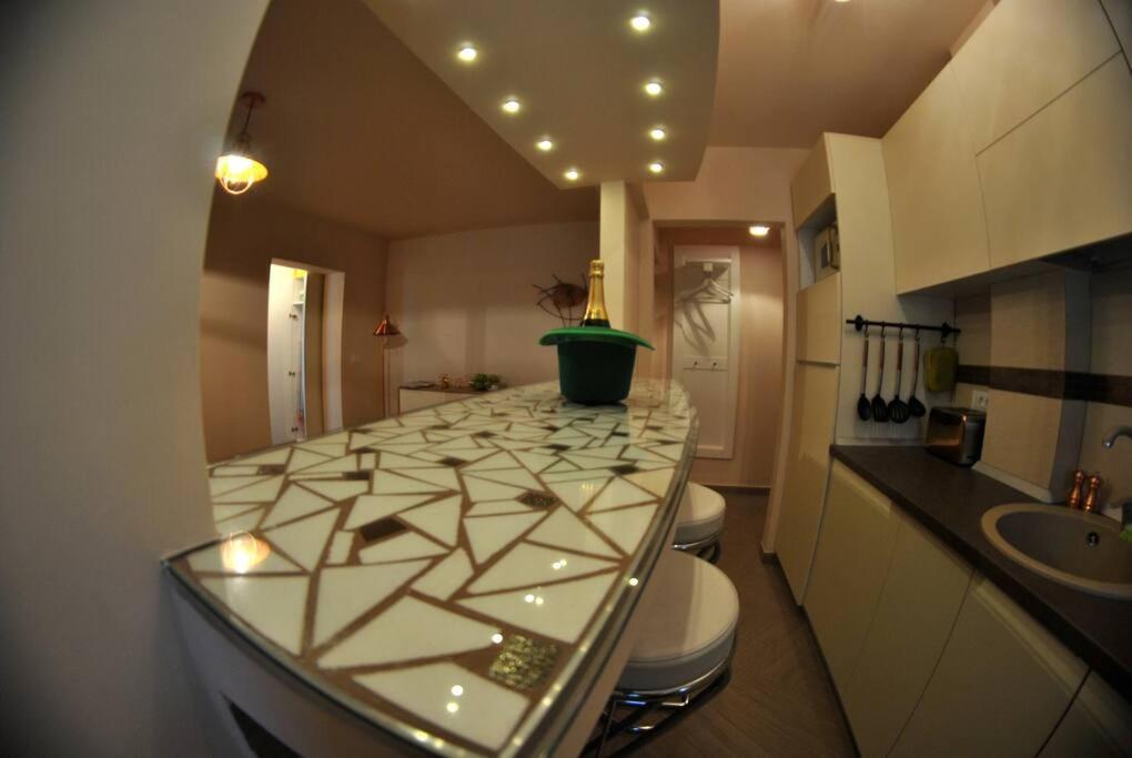 Modern & Central Apartment In North Of Bukares Bagian luar foto