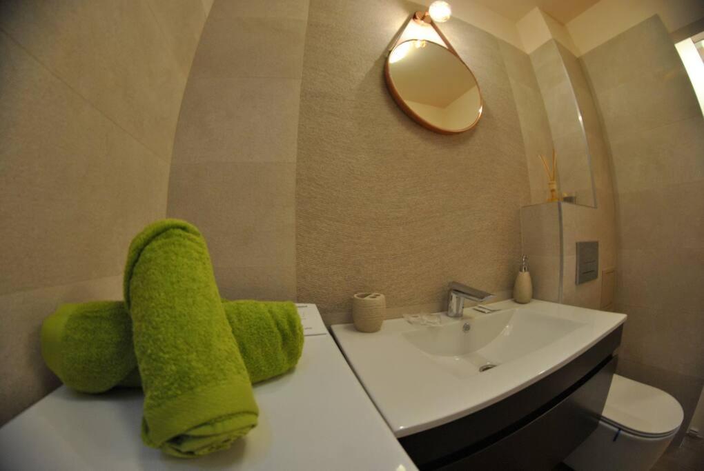 Modern & Central Apartment In North Of Bukares Bagian luar foto
